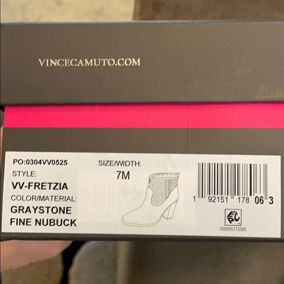 Vince Camuto Fretzia ankle booties - Picture 5 of 10